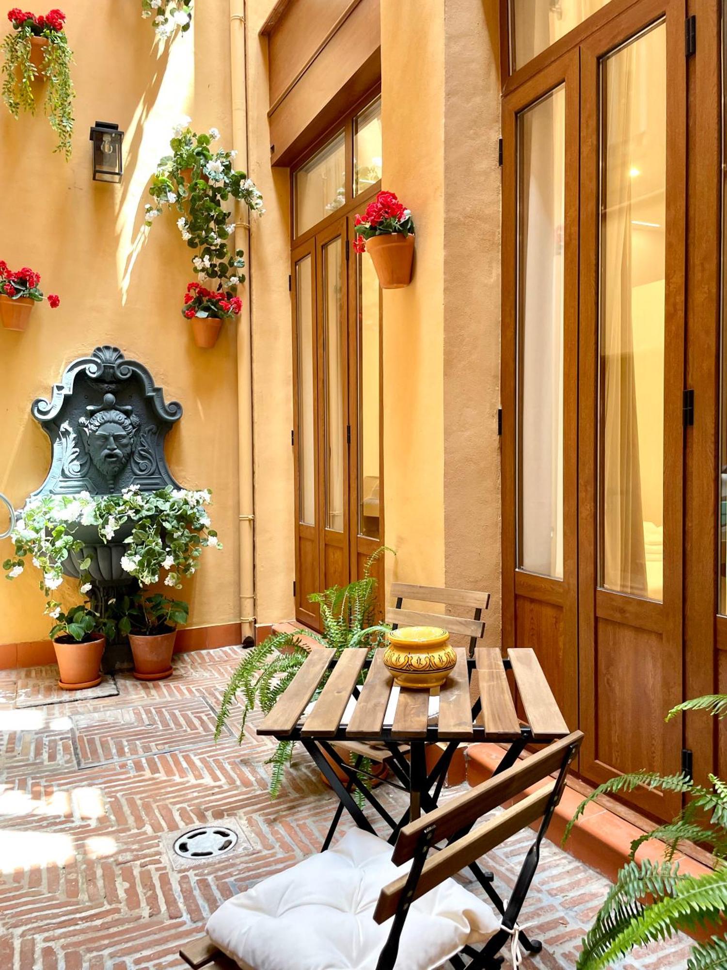 Piso Con Patio, 3 Habitaciones, En La Goleta Málaga Exterior foto